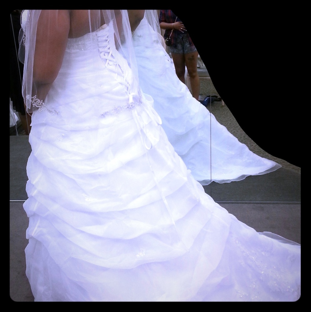 Wedding dress (Brand New)